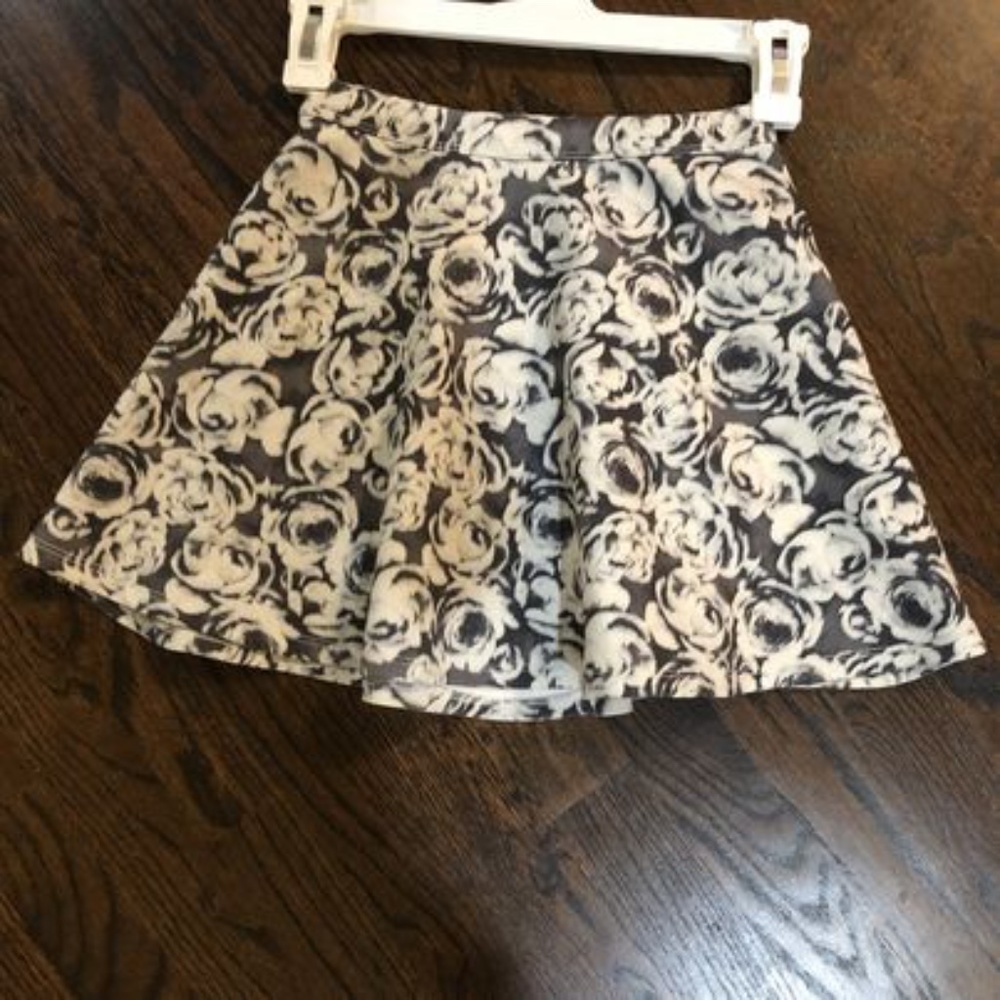 Abercrombie Kids Swing Skirt Small - Gray Floral